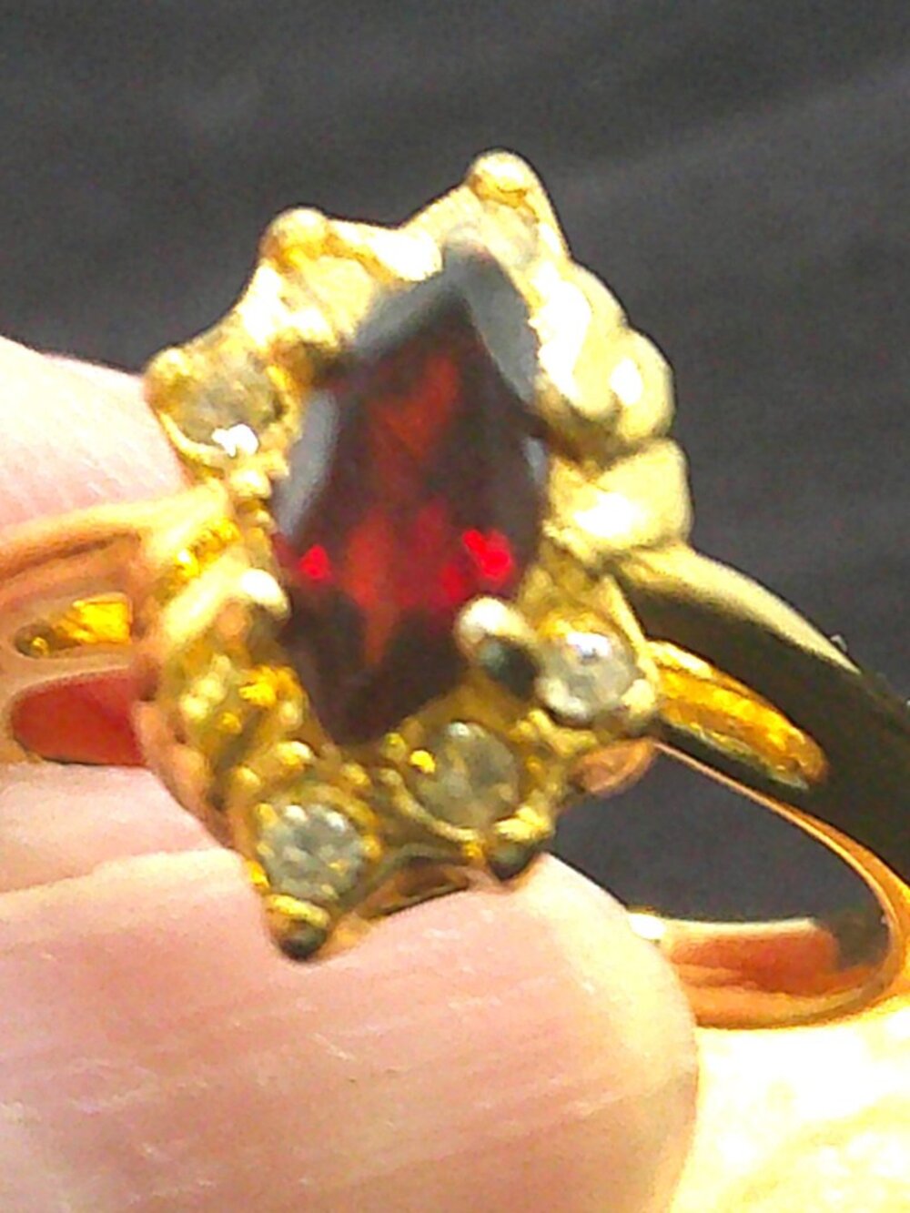 Vintage Avon  Simulated Garnet Goldtone Ring Sz 5.25